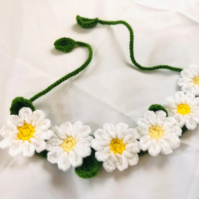 Hand-knitted Pet Necklace Cat Decoration Cute Daisy Flower Necklace Dog Accessories Suitable for Pet Photo Taking